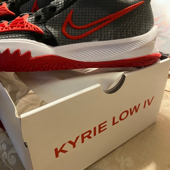 Nike Kyrie Low 4TB Men’s Shoe - Picture 4 of 6